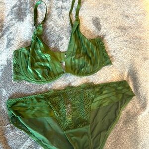 Hunter green bra and panty lingerie set